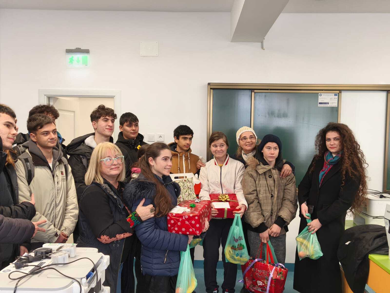 Voluntariat Caravana Cadourilor - Frumoșii noștri copii și faptele lor minunate…